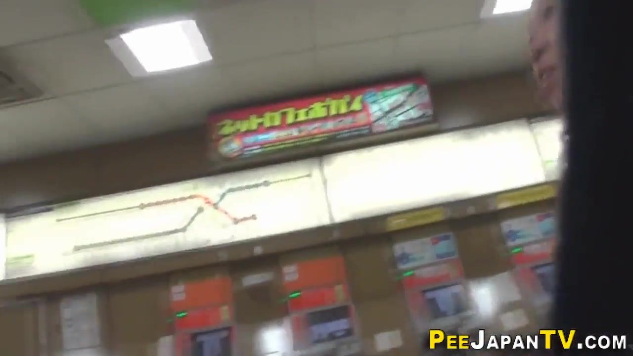 PISS JAPAN TV - Kinky asian pissing in stairwell