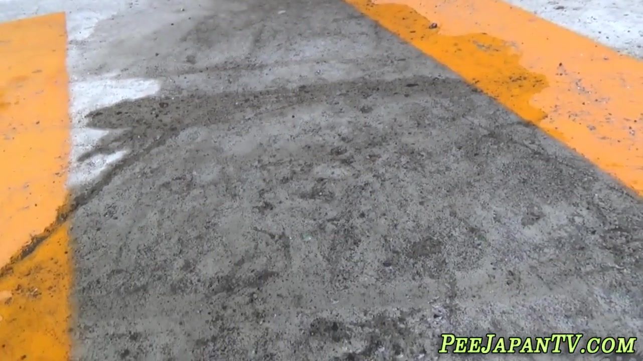 Weird asian pisses street