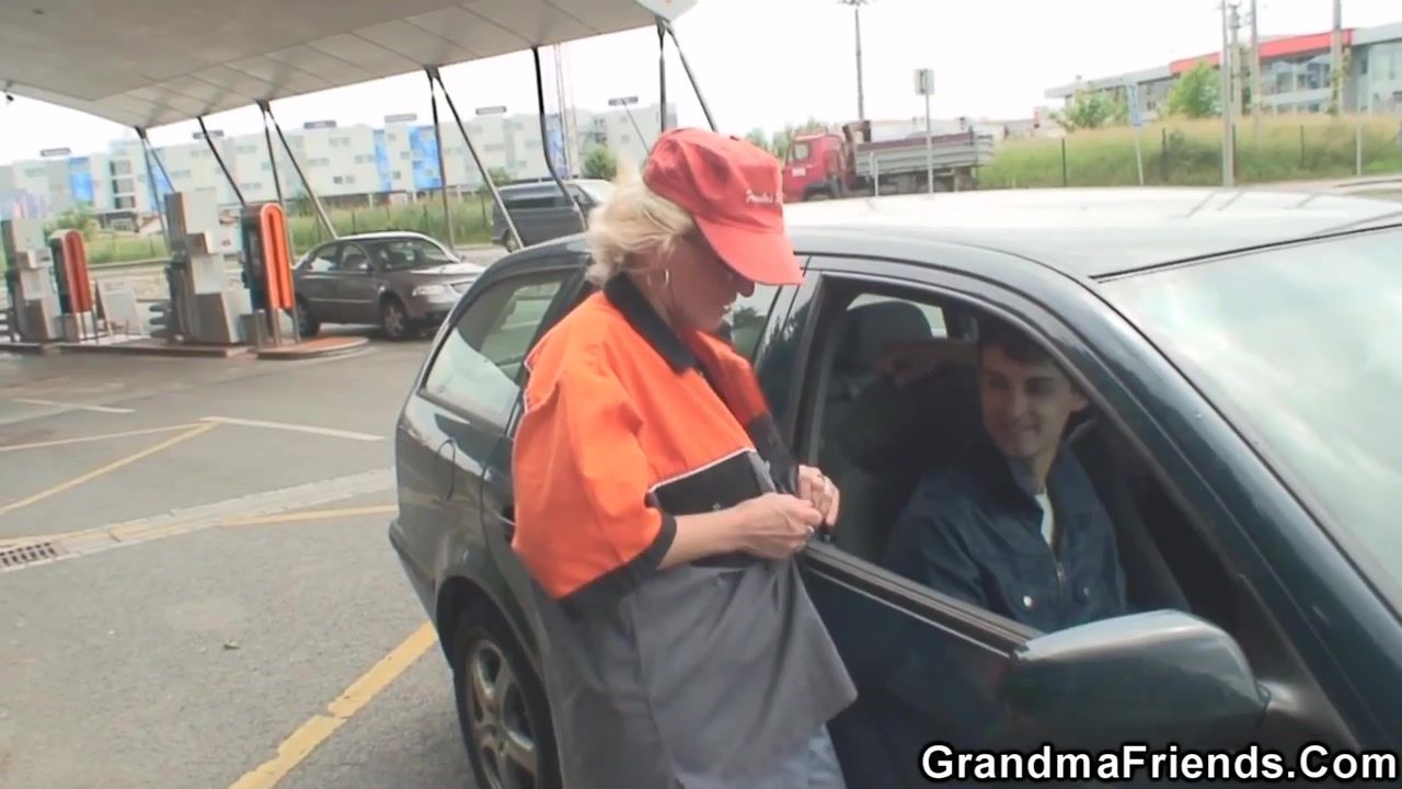 GRANDMA FRIENDS - Hot grandma takes double penetration outdoors