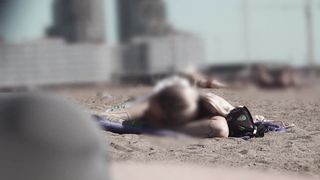 Bulge dick flash on beach - public flashing