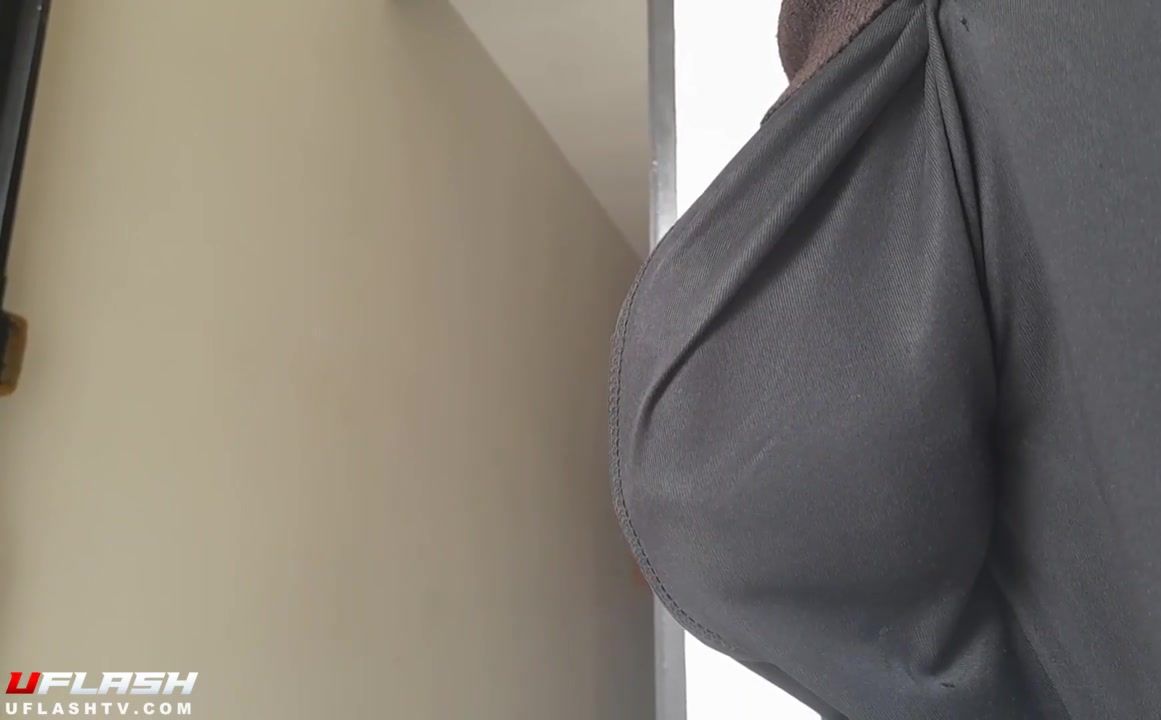 Mostrando el bulto a vieja