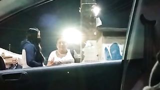 Le gusta y la mira