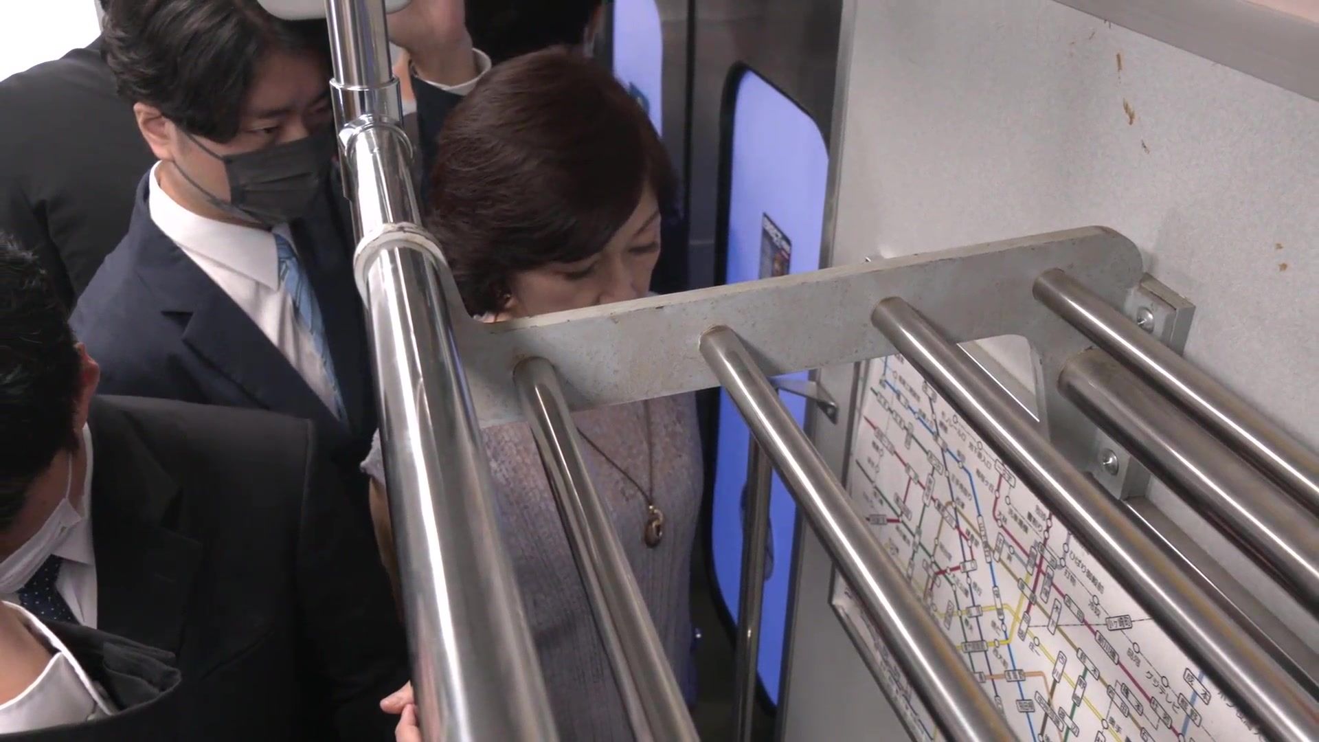 人妻痴漢電車～さわられた五十路母～ 堀美也子