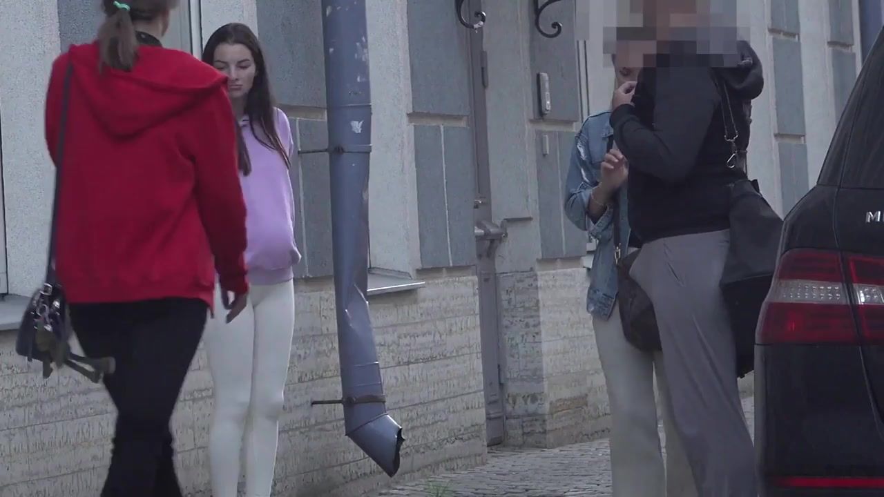 Bulge Cock Flash On Street \ Public Flashing 2 / Cameltoe Leggins Girl