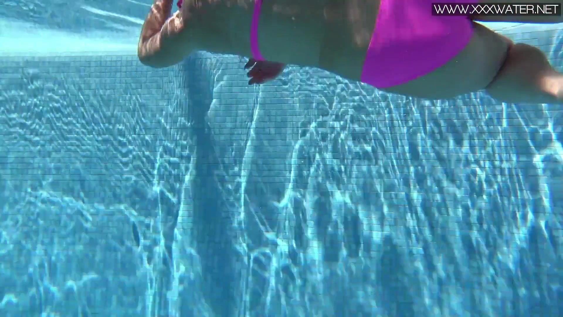 Cute average body babe Jessica swimming naked