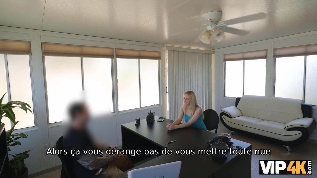 VIP4K. Charmer s'entend avec un prï¿½teur sur gages qui dï¿½tient son bonheur