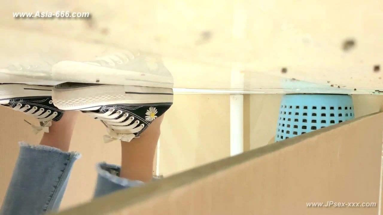 Chinese Girls Go To Toilet.180
