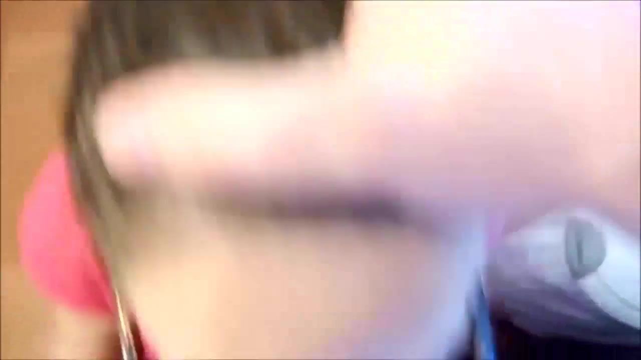 Nerdie lass with glasses give a blowjob