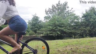 Student Girl Riding Bicycle&Masturbating On It After Classes In Public Park!
