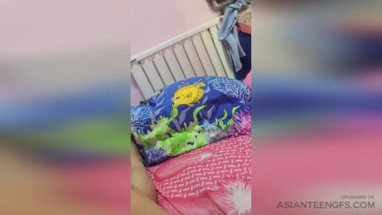 (AMATEUR) Beautiful Chinese wife happily rides a cock in her room