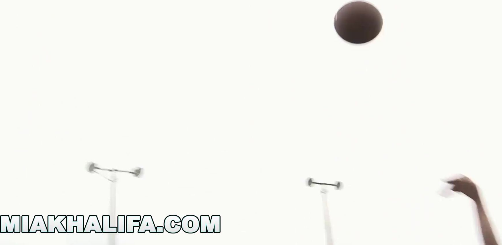 我男朋友不让我做三人行，所以我和两个黑人发生了性关系