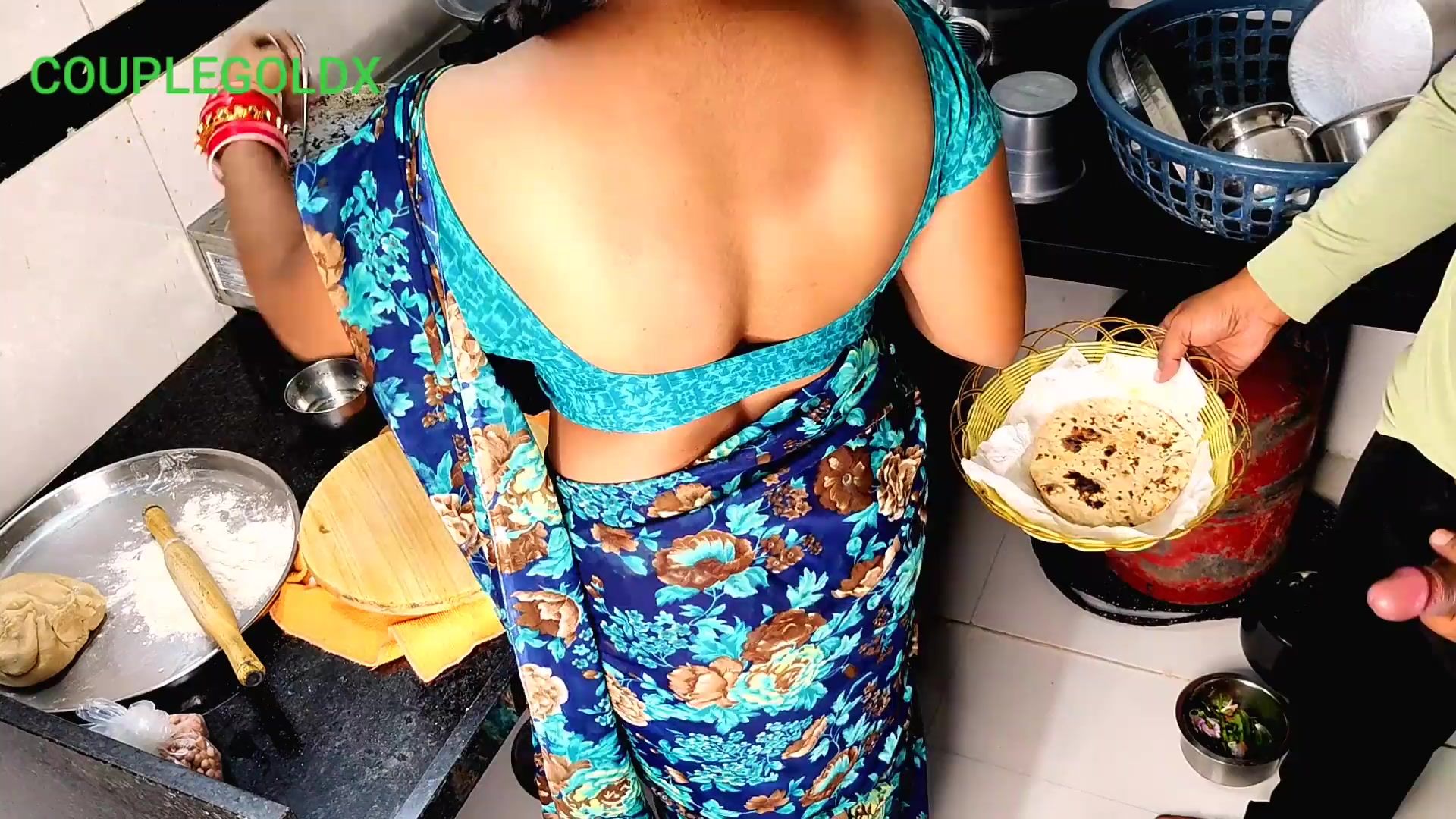 Desi Komal was made roti by her by taking out the land in the kitchen and started .