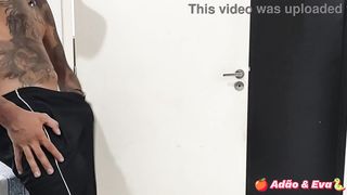 Hot stepmother caught her stepson masturbating and wanted to help. (Adão & Eva)