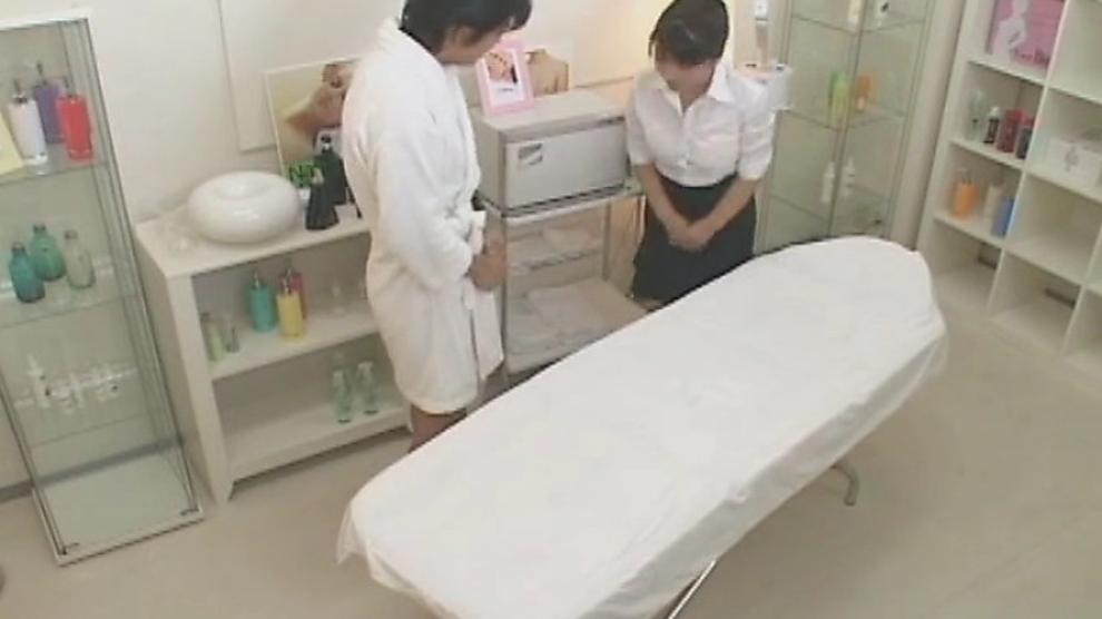 Japanese massage 06 - female masseuse with a guy - amazing
