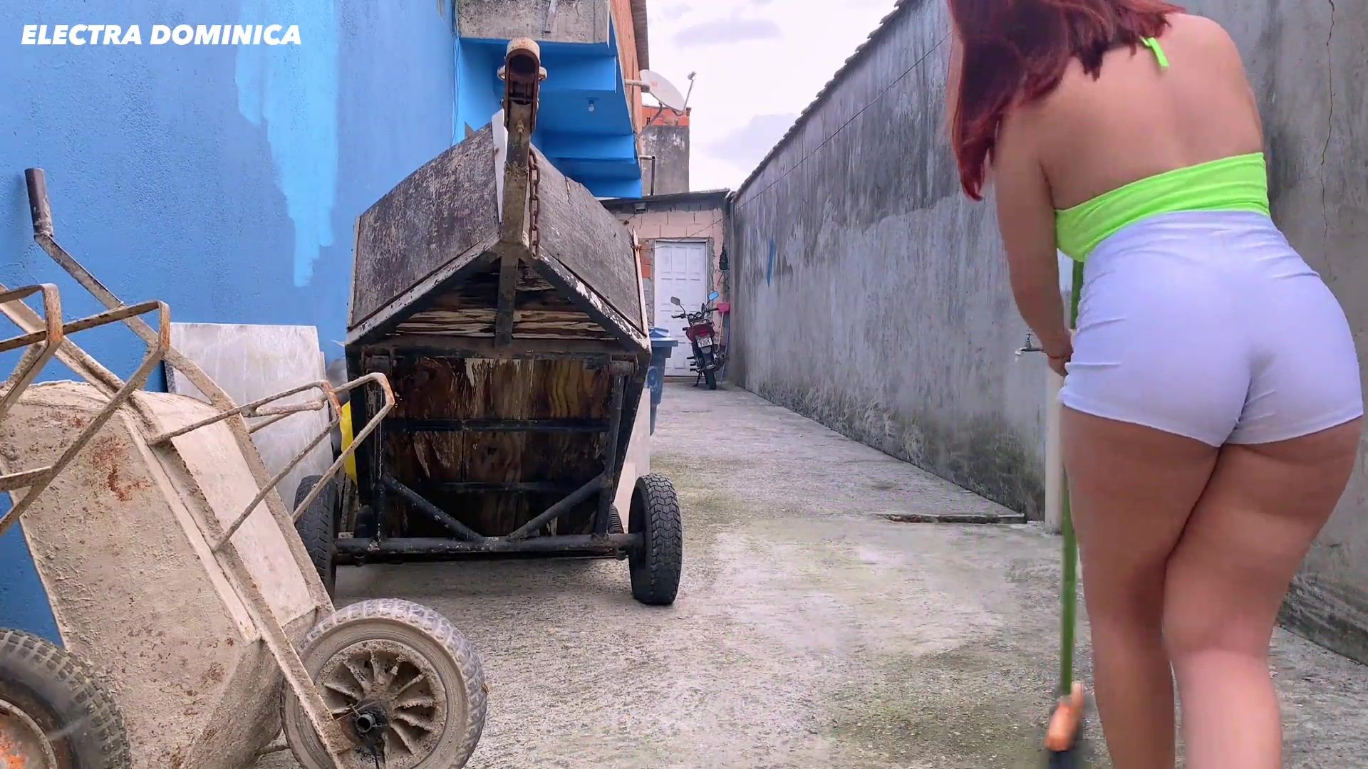 I hired this maid to clean up the site, her ass is delicious