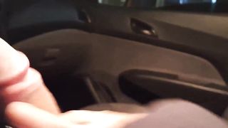 Fui pedir informação e tirei pau pra fora e me masturbei!