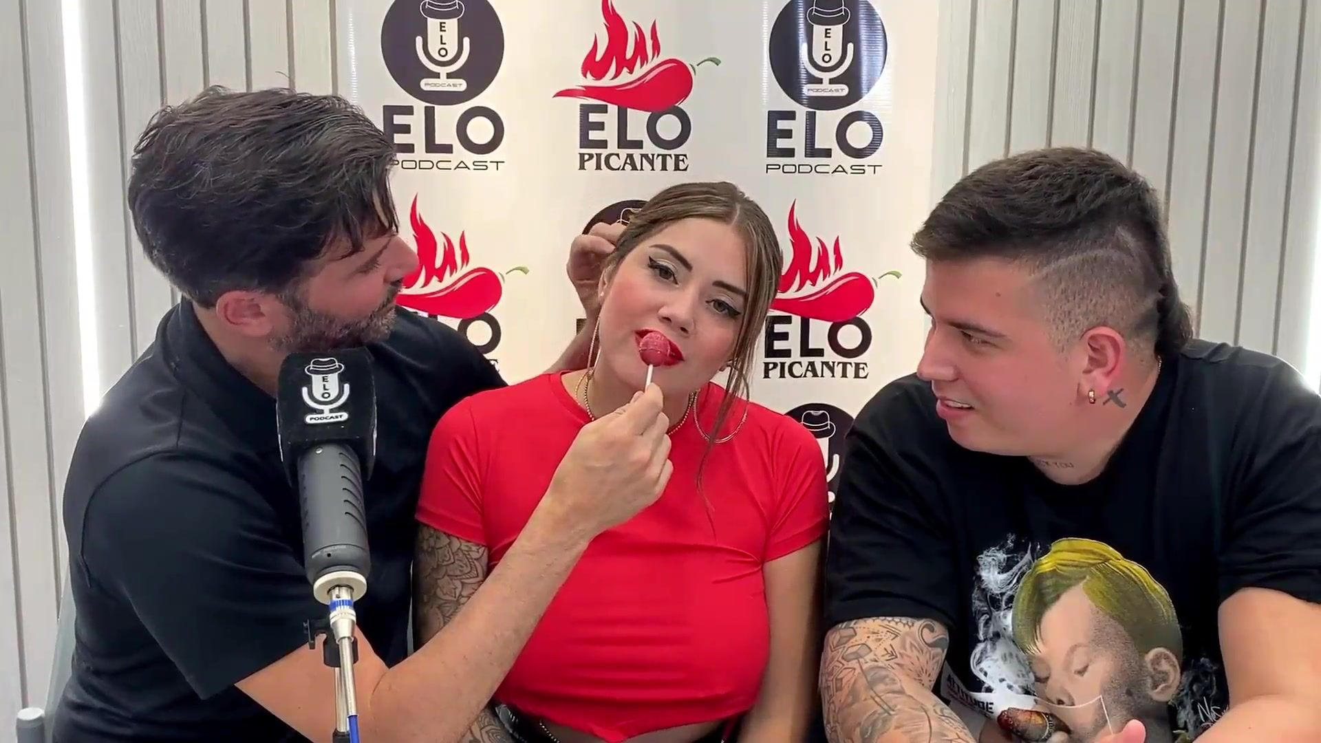 Interview with Elo Podcast ends in a blowjob and a lot of cum - Sara Blonde - Elo Picante