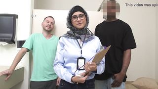 MIA KHALIFA - Funny Handjob Bloopers & Outtakes With Tony Rubino
