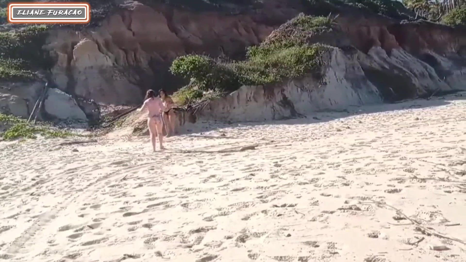 Fizemos sexo com estranho na praia ele deixou nós duas toda fodida