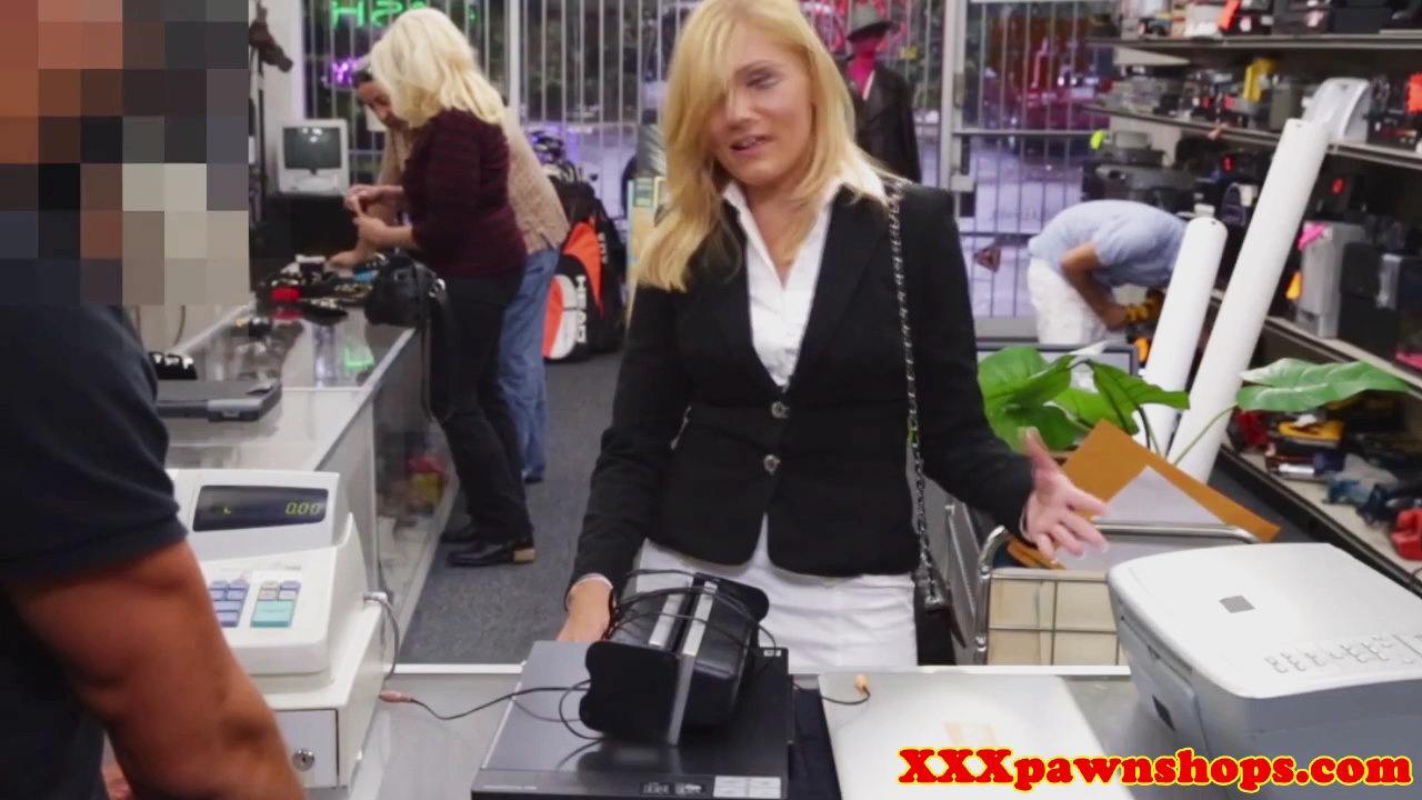 Pawnshop milf desperately sucking for cash