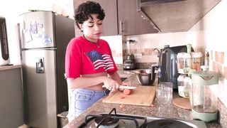 Cortando verduras con Veronika (Preview)