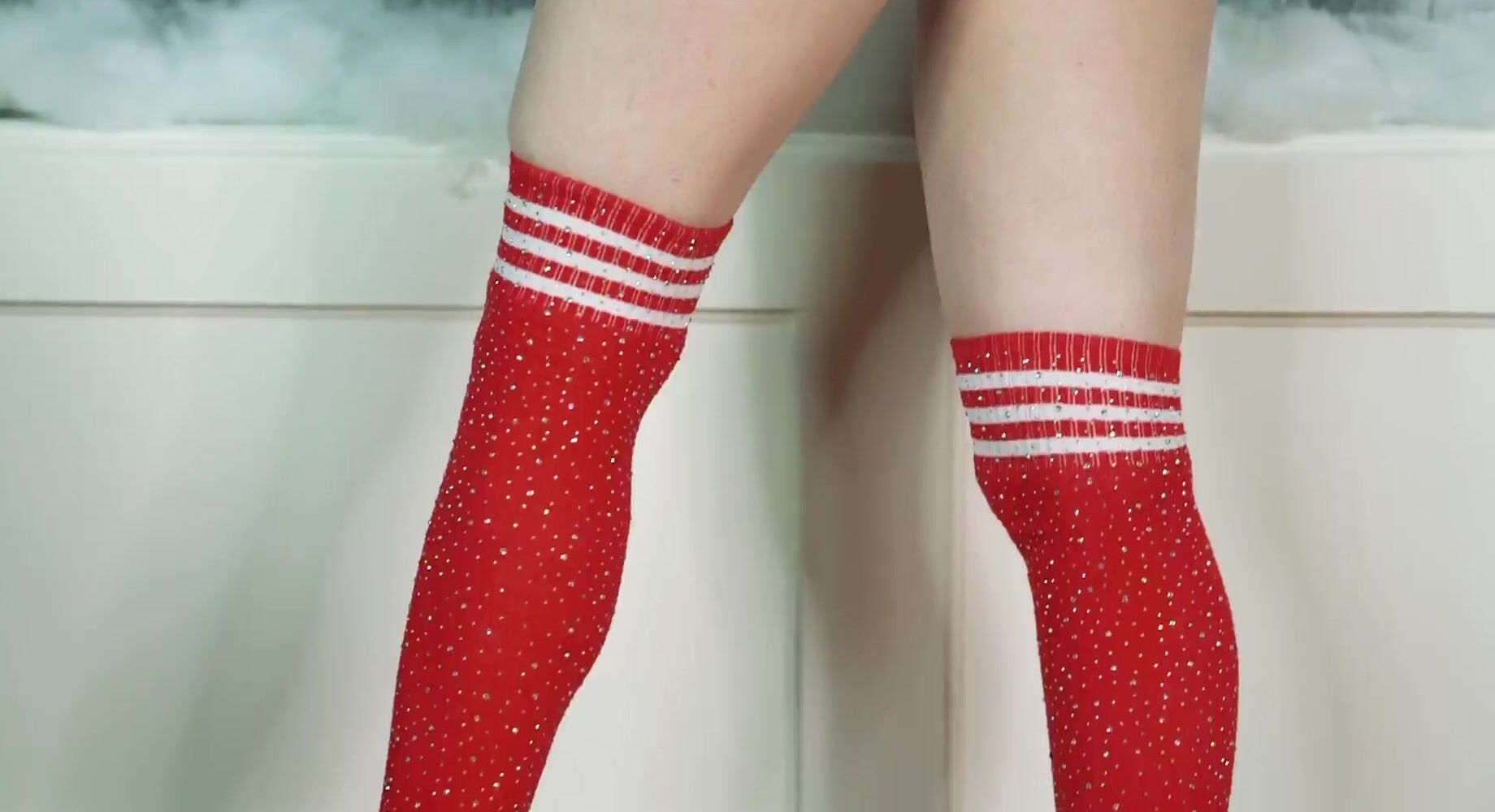 Amouranth Shows Off Her Bare Ass In Festive Lingerie