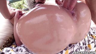 Oily booty cutie gets fucked