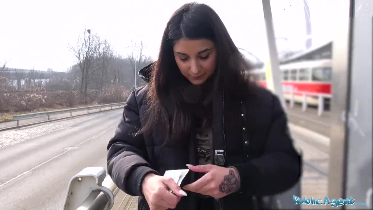 Anna Outdoor Public Blowjob