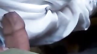 Flashing Dick en la cara de una chica