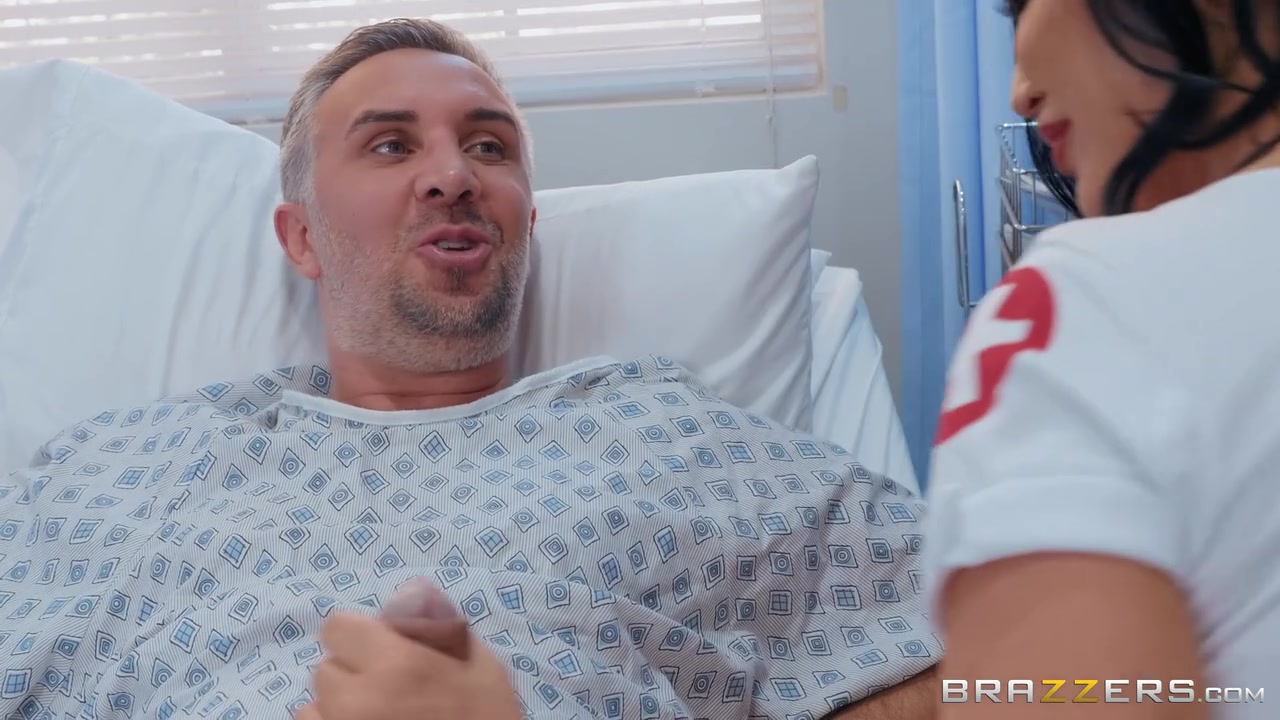 Free HD Male Pornstar broke his Dick, but Nurse Jasmine is here! Porn Video