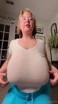 Huge mommy milkers MacromastiaIRL