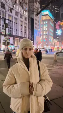 Boobs out in NY