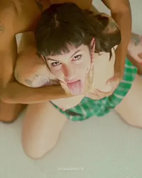 earning well deserved cum to the face OneMinutePorn
