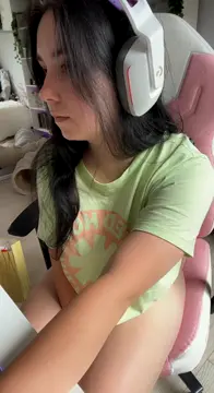 I’ve heard you’re looking for a thick gamer girl… here I am! thickwhitegirls
